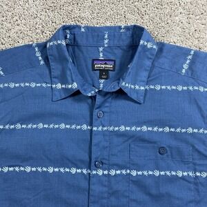 Patagonia Button Up Men's Small Hawaiian‎ Plant Floral Surfer Short Sleeve Shirt